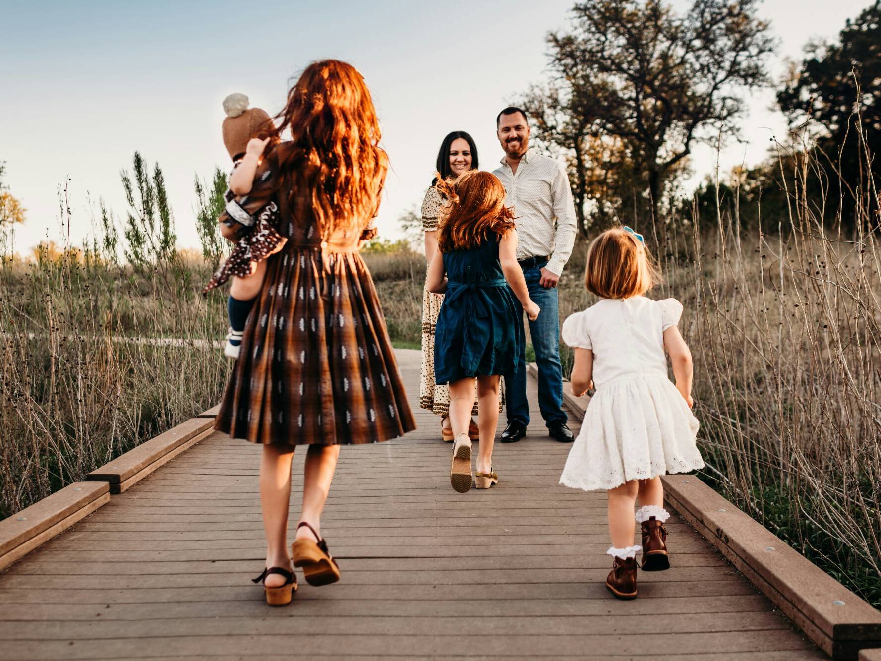 Family walking on wooden deck - Group and Family Therapy - Metamorphosis psychology counselling - Epesses